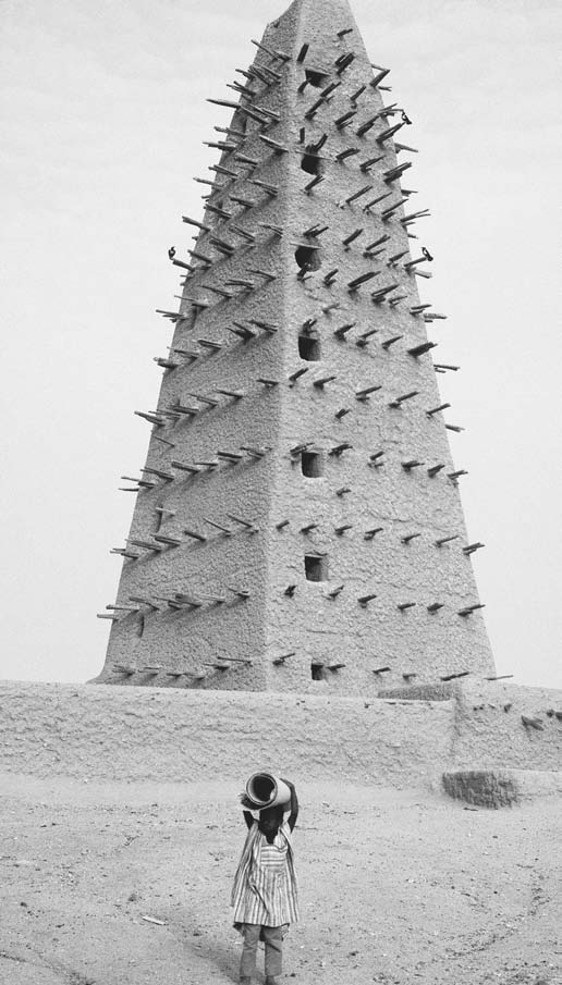 Askiya Muhammad’s Songhay Empire and its tributary zones from Taghaza to Agadez