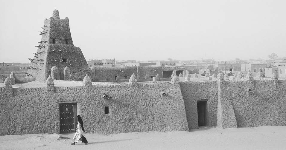 Abu Ishaq al-Sahili overseeing the construction of a domed mosque in Timbuktu with plaster decoration